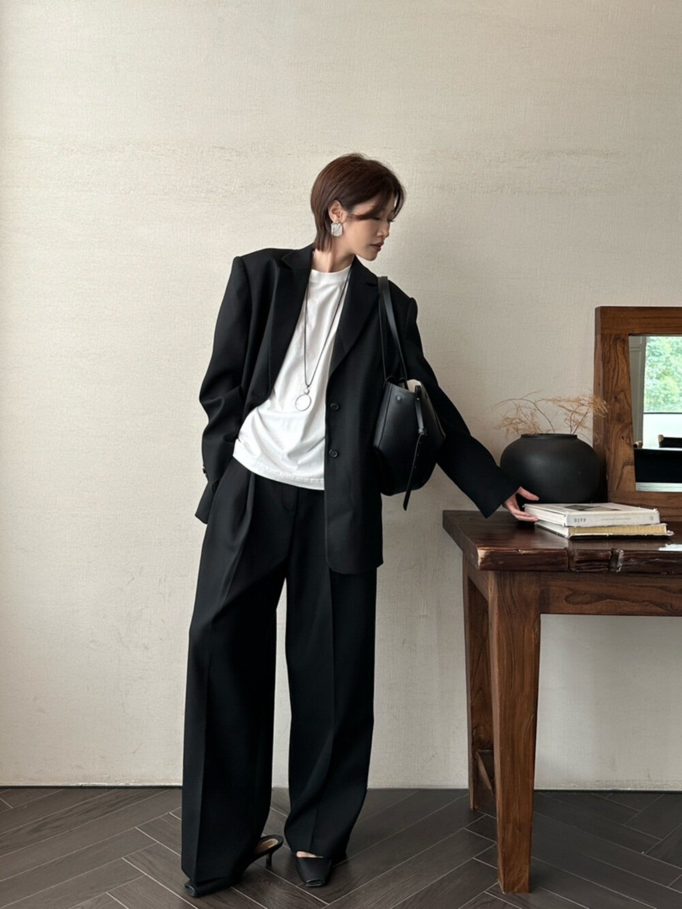 Commuter minimalist pocketed elegant suit