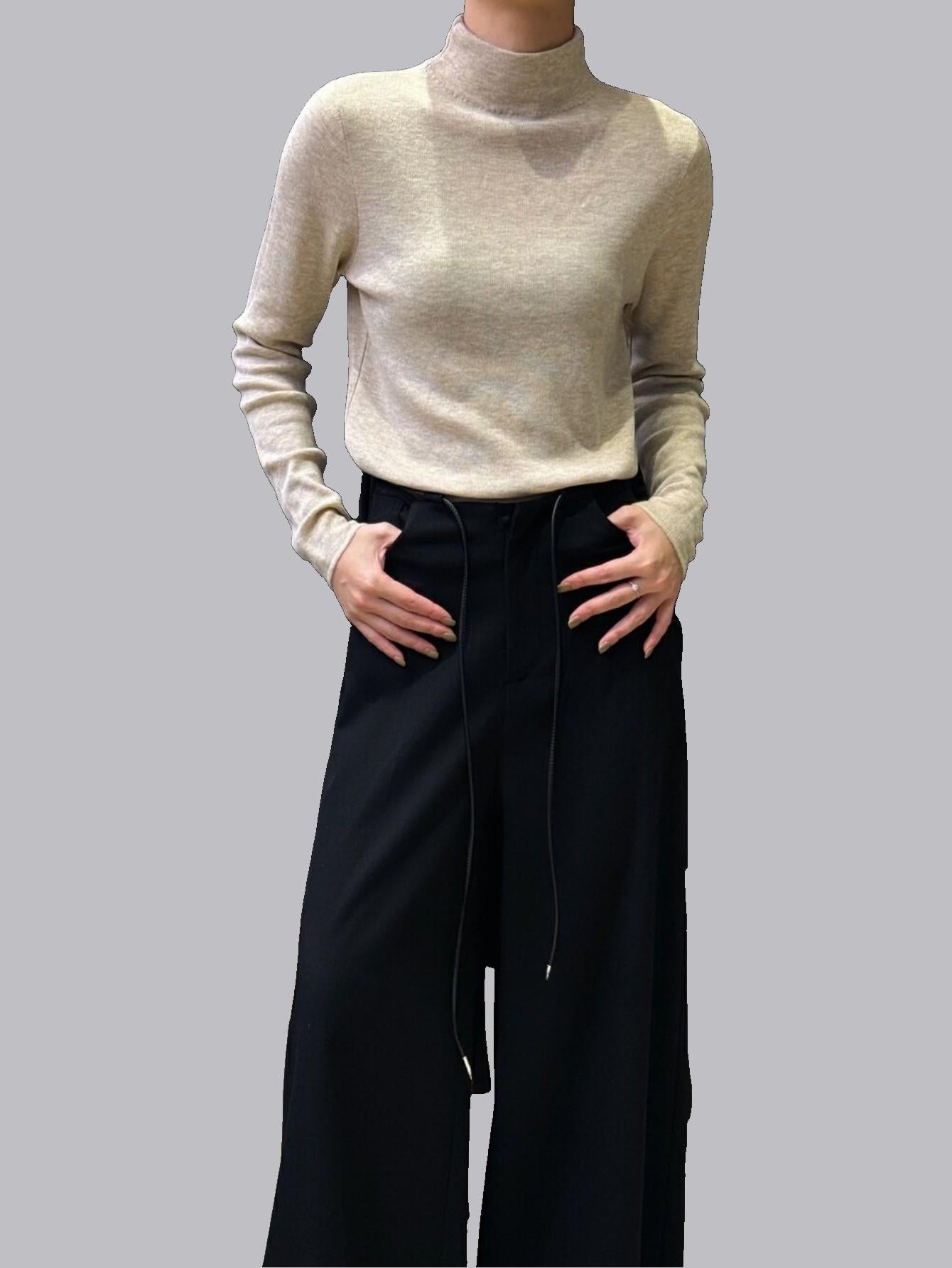 Simple high-neck design long-sleeved sweater