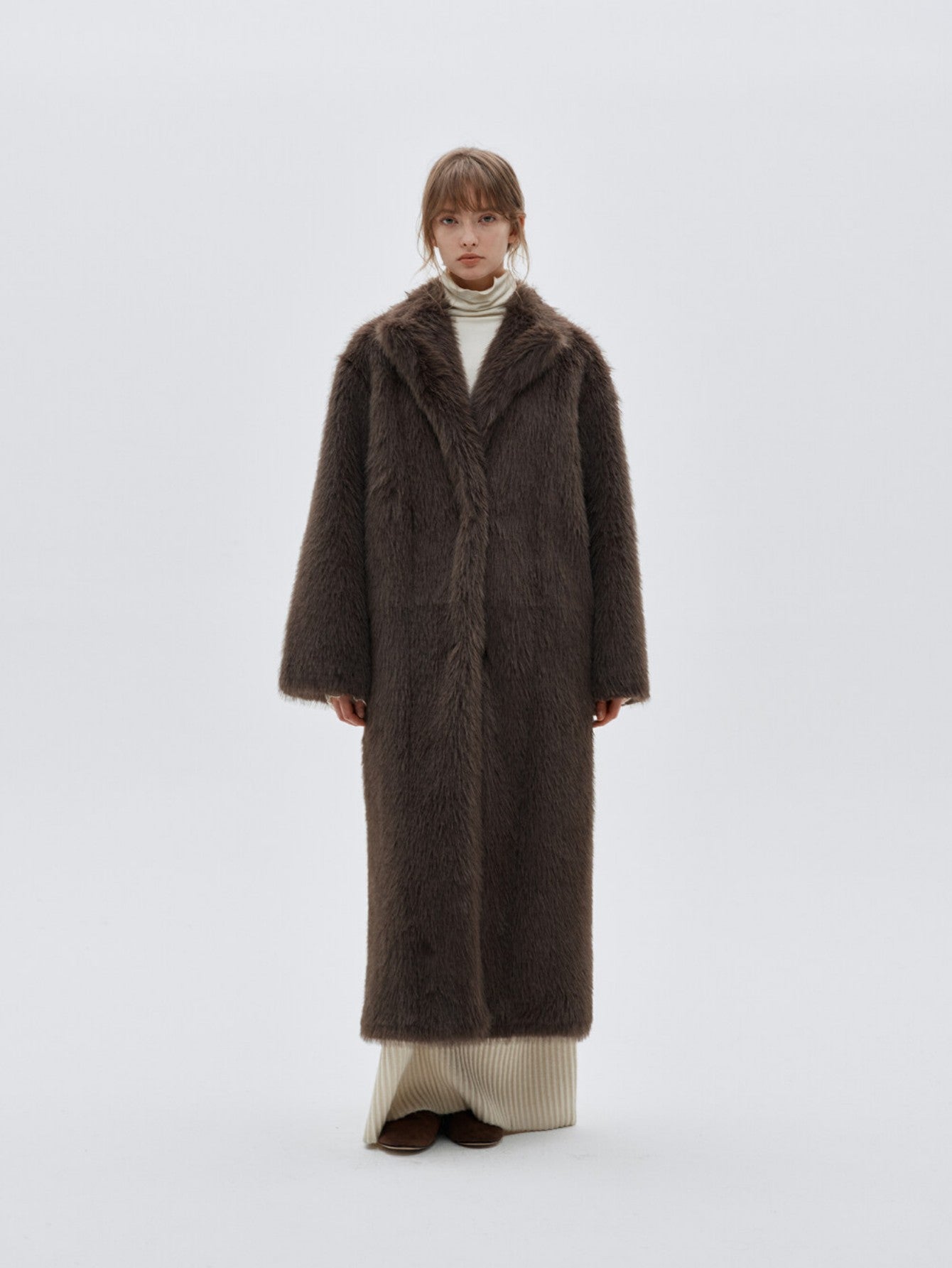 Eliraya faux fur coat for women, featuring an elegant fox fur-inspired design, perfect for winter warmth and luxurious styling.