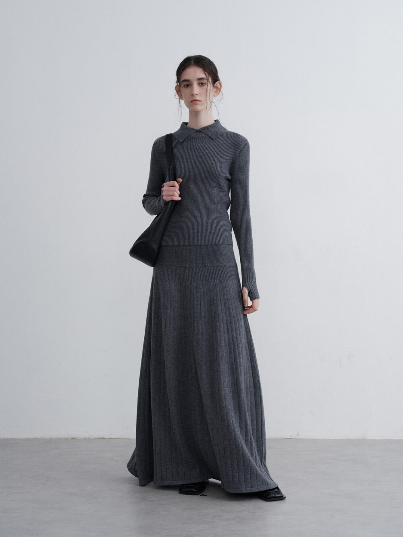 Eliraya gray wool maxi skirt for women, designed with a flare silhouette and thick knit fabric, perfect for autumn and winter styling.