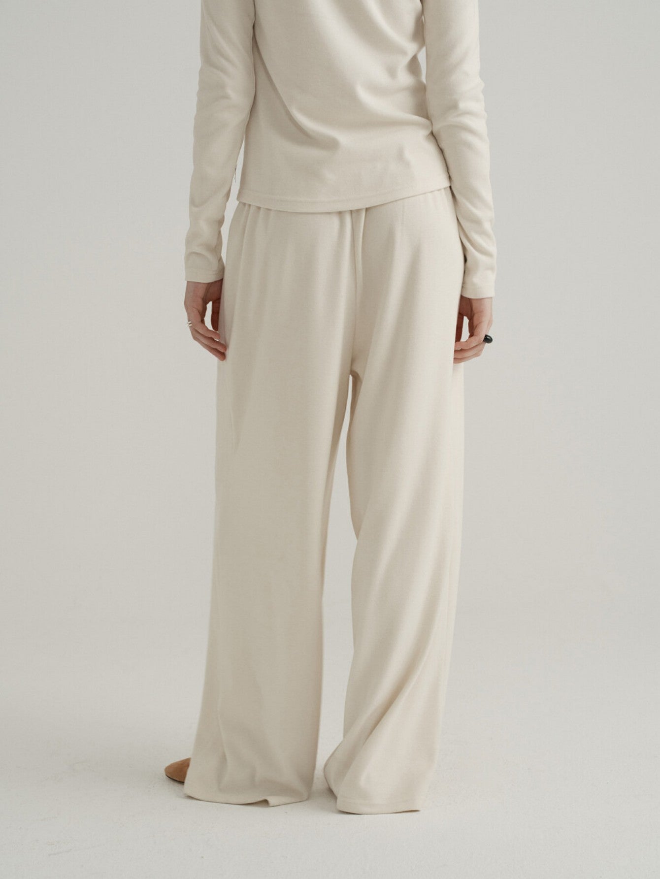 Eliraya knit wide-leg pants for women, featuring a loose fit and soft-touch fabric for a comfortable, stylish winter look.