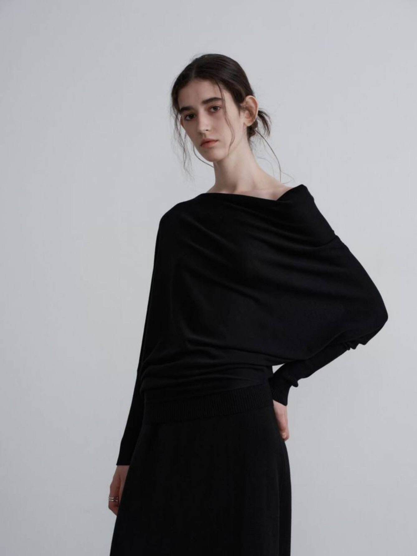 Eliraya minimalist batwing sweater for women, designed with an oversized fit and loose-knit fabric for a relaxed, stylish look.