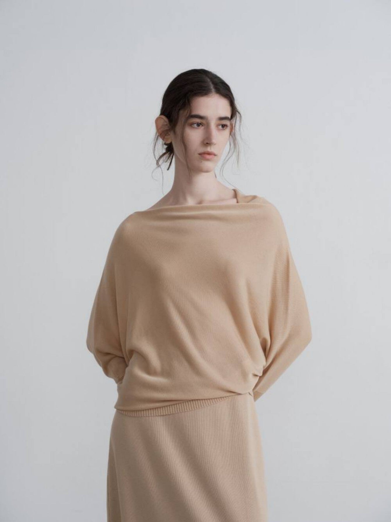 Eliraya minimalist batwing sweater for women, designed with an oversized fit and loose-knit fabric for a relaxed, stylish look.