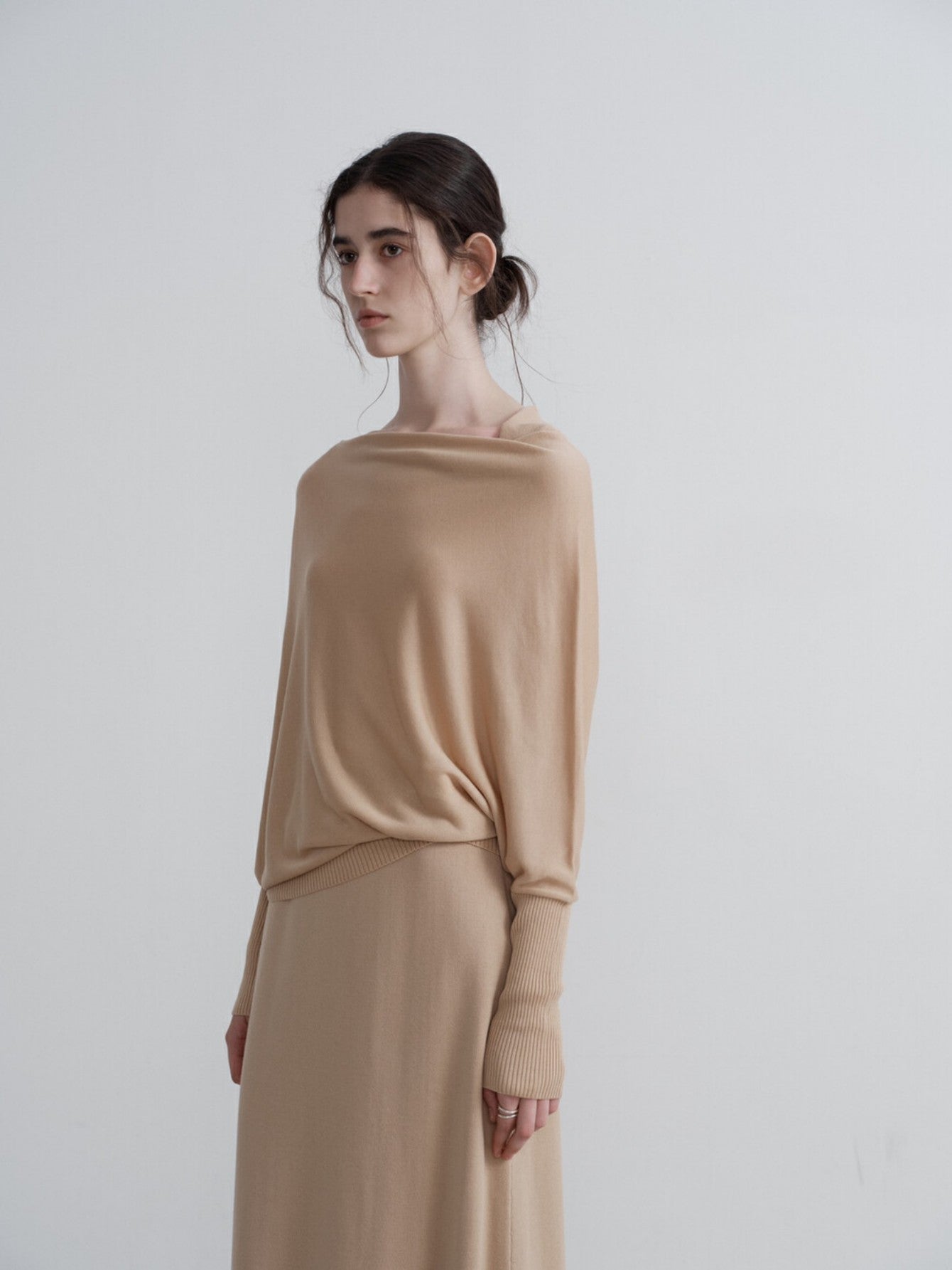 Eliraya minimalist batwing sweater for women, designed with an oversized fit and loose-knit fabric for a relaxed, stylish look.