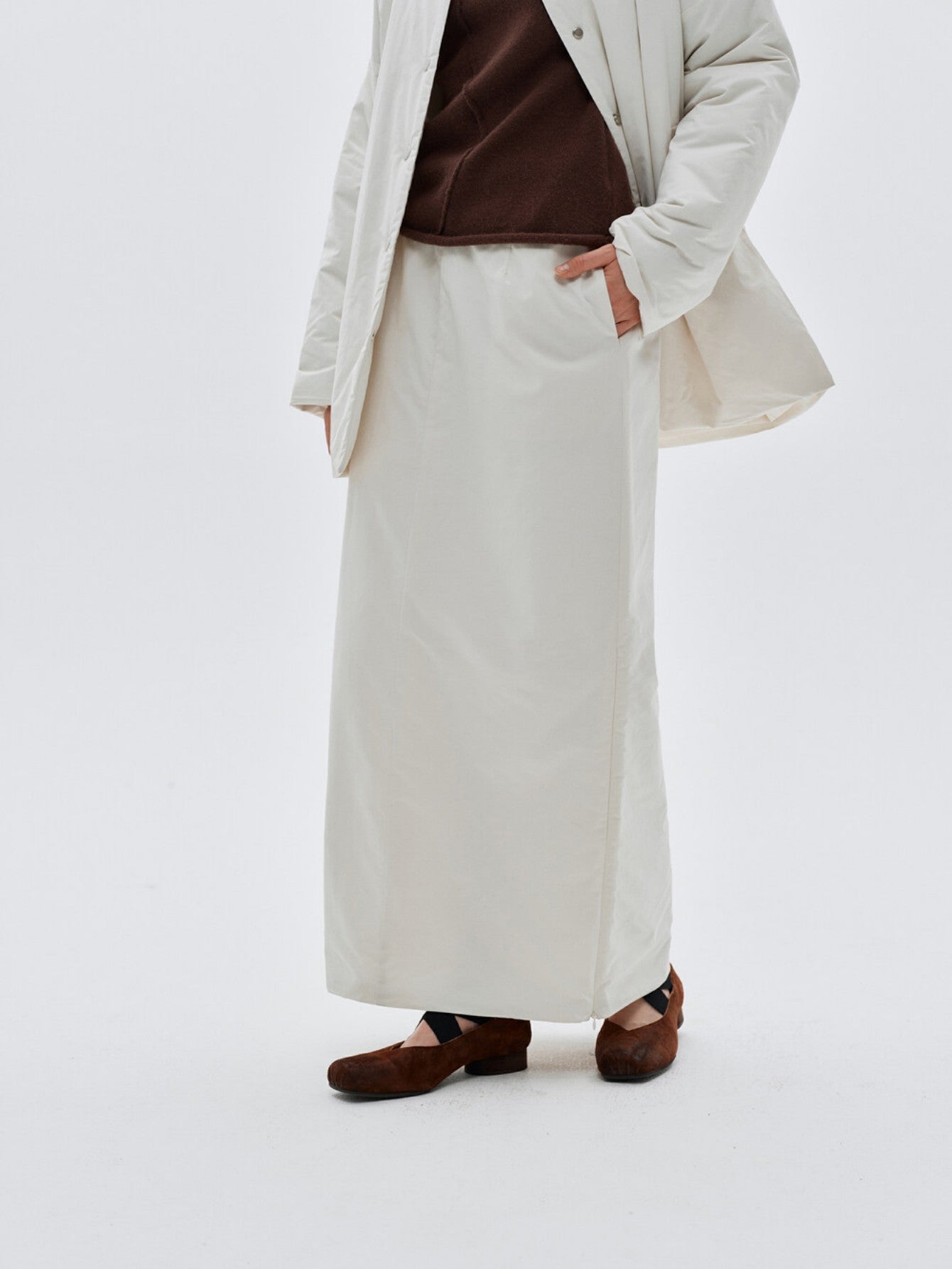 Eliraya white split-hem maxi skirt for women, designed with a quilted texture for warmth and elegance during winter.