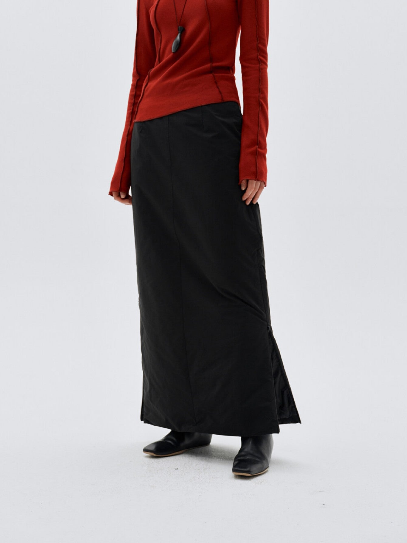 Eliraya white split-hem maxi skirt for women, designed with a quilted texture for warmth and elegance during winter.